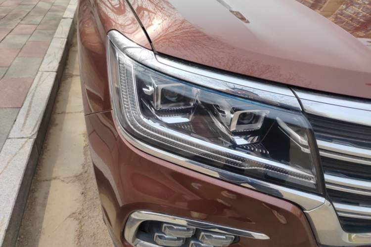 Used Roewe RX8 2018 30T Smart Connectivity Two-Wheel Drive Flagship Edition Right Front Headlight