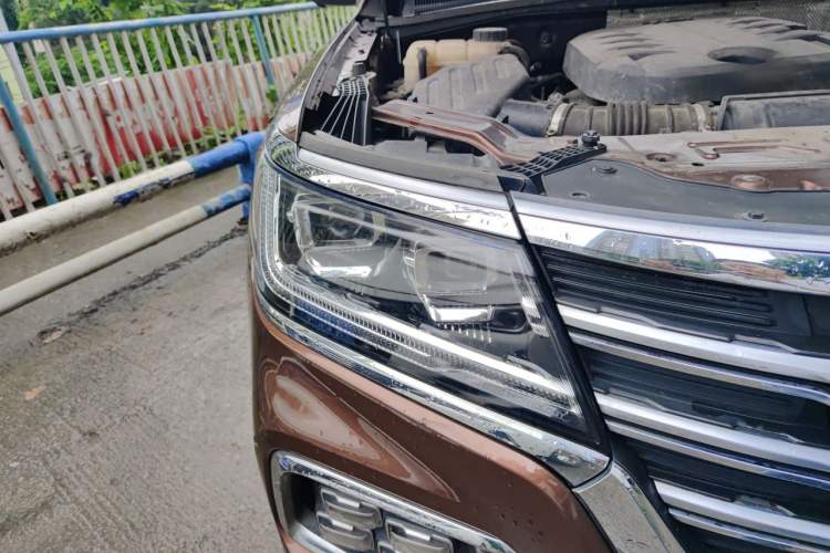 Used Roewe RX8 2018 30T Smart Connectivity Two-Wheel Drive Flagship Edition Right Front Headlight