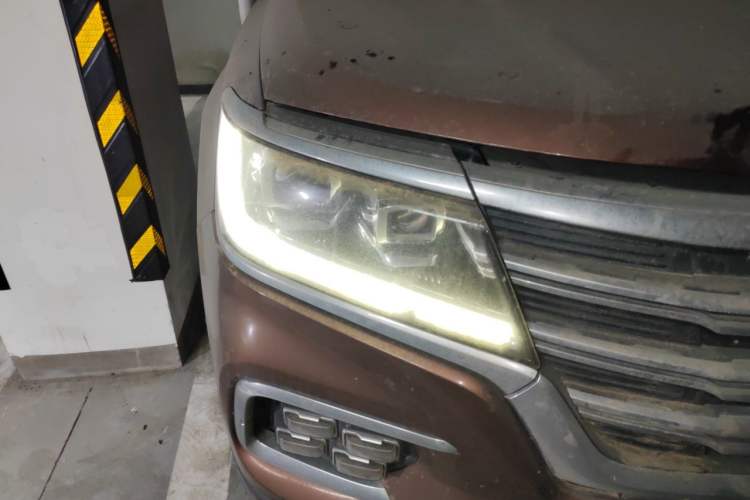 Used Roewe RX8 2018 30T Smart Connectivity All-Wheel Drive Supreme Edition Right Front Headlight