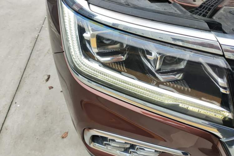Used Roewe RX8 2018 30T Smart Connectivity Two-Wheel Drive Flagship Edition Right Front Headlight