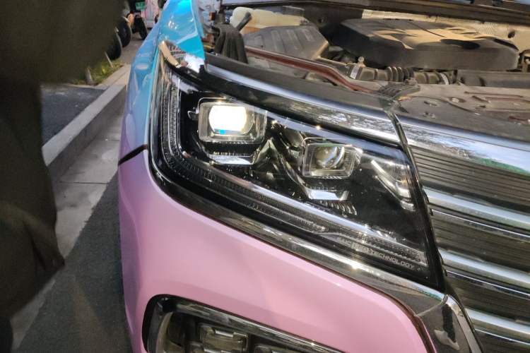 Used Roewe RX8 2018 30T Smart Connectivity Two-Wheel Drive Flagship Edition Right Front Headlight