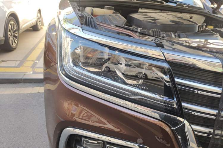 Used Roewe RX8 2018 30T Smart Connectivity Four-Wheel Drive Flagship Edition Right Front Headlight