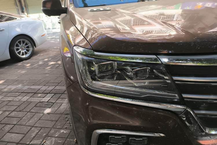 Used Roewe RX8 2018 30T Smart Connectivity All-Wheel Drive Supreme Edition Right Front Headlight
