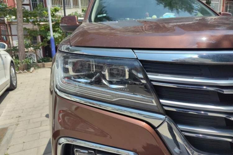 Used Roewe RX8 2018 30T Smart Connectivity All-Wheel Drive Supreme Edition Right Front Headlight