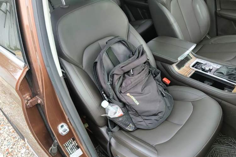 Used Roewe RX8 2018 30T Smart Connectivity All-Wheel Drive Supreme Edition Right Front Seat