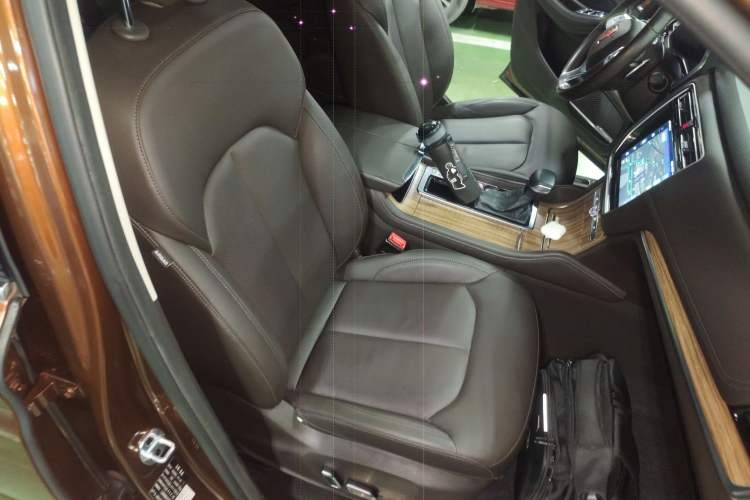 Used Roewe RX8 2018 30T Smart Connectivity Two-Wheel Drive Flagship Edition Right Front Seat