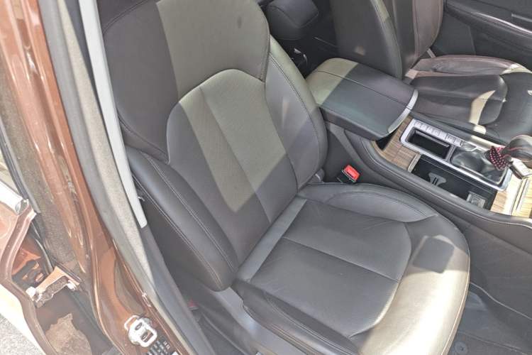 Used Roewe RX8 2018 30T Smart Connectivity Two-Wheel Drive Flagship Edition Right Front Seat