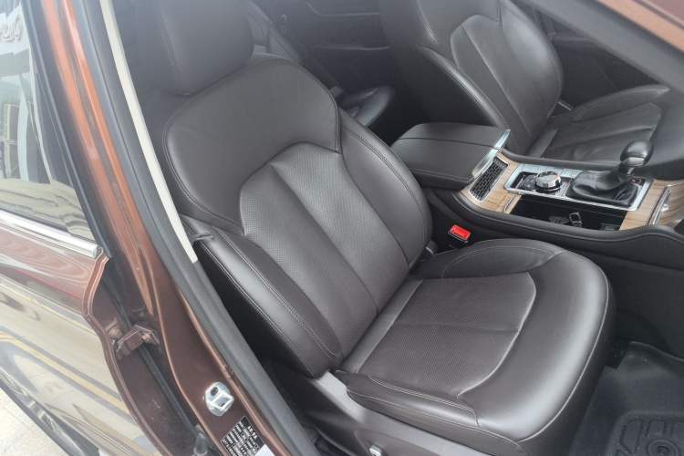 Used Roewe RX8 2018 30T Smart Connectivity All-Wheel Drive Supreme Edition Right Front Seat