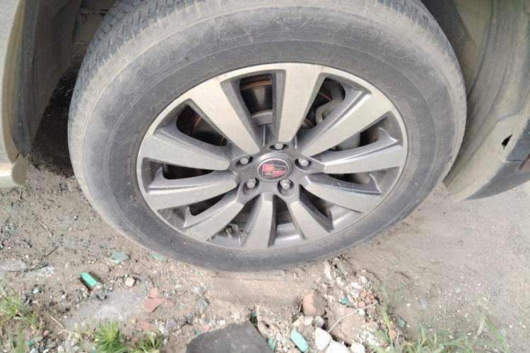 Used Roewe RX8 2018 30T Smart Connectivity Two-Wheel Drive Flagship Edition Right Front Wheel Hub