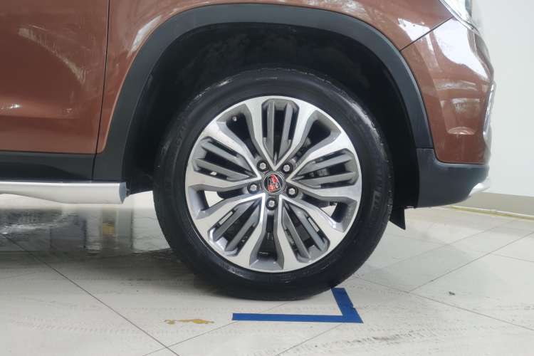 Used Roewe RX8 2018 30T Smart Connectivity All-Wheel Drive Supreme Edition Right Front Wheel Hub