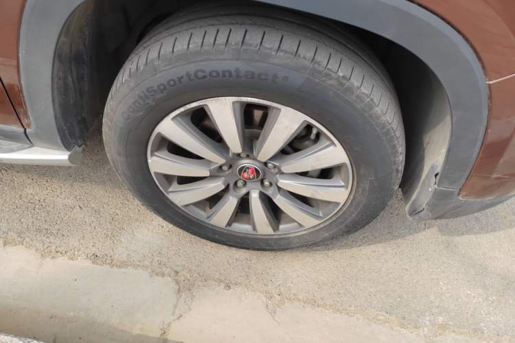 Used Roewe RX8 2018 30T Smart Connectivity Two-Wheel Drive Flagship Edition Right Front Wheel Hub