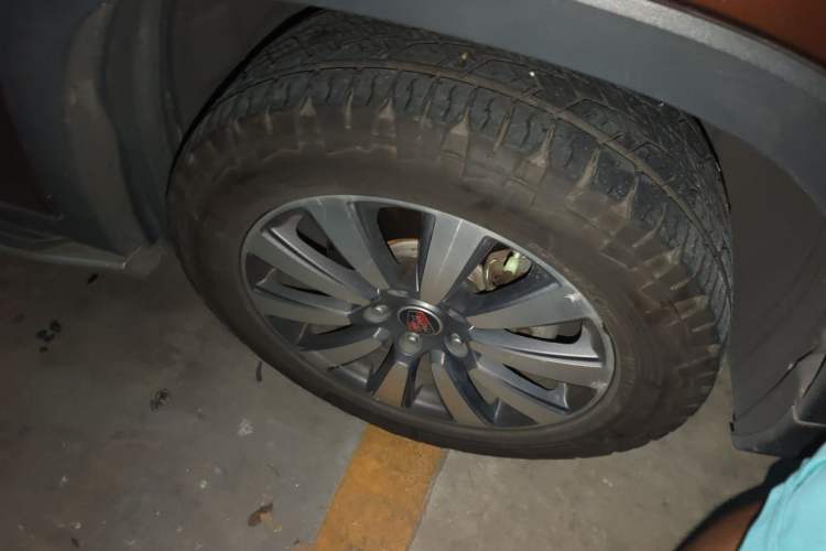 Used Roewe RX8 2018 30T Smart Connectivity Two-Wheel Drive Flagship Edition Right Front Wheel Hub