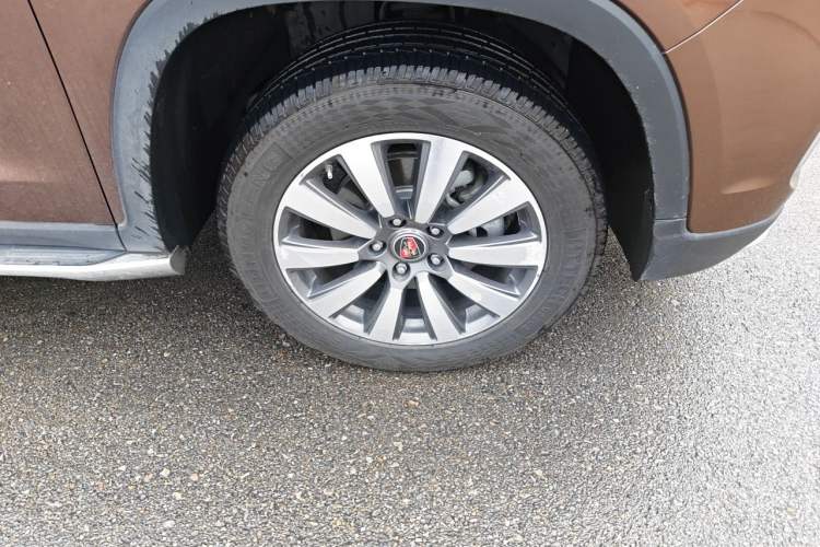 Used Roewe RX8 2018 30T Smart Connectivity Two-Wheel Drive Supreme Edition Right Front Wheel Hub