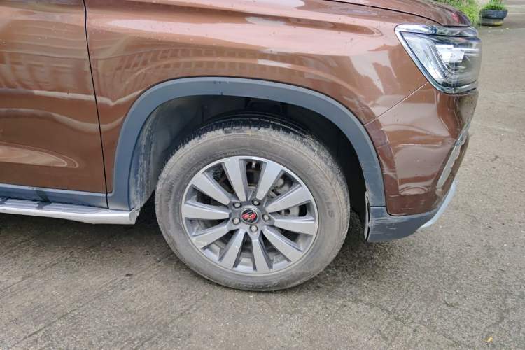 Used Roewe RX8 2018 30T Smart Connectivity Two-Wheel Drive Flagship Edition Right Front Wheel Hub
