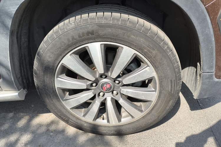 Used Roewe RX8 2018 30T Smart Connectivity Two-Wheel Drive Supreme Edition Right Front Wheel Hub