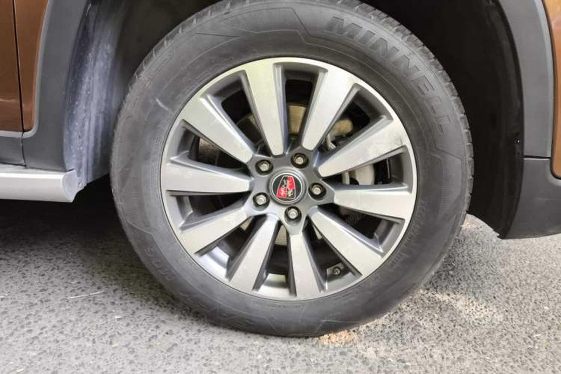 Used Roewe RX8 2018 30T Smart Connectivity Four-Wheel Drive Flagship Edition Right Front Wheel Hub