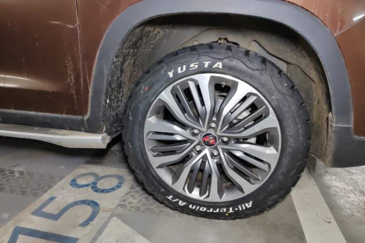 Used Roewe RX8 2018 30T Smart Connectivity All-Wheel Drive Supreme Edition Right Front Wheel Hub