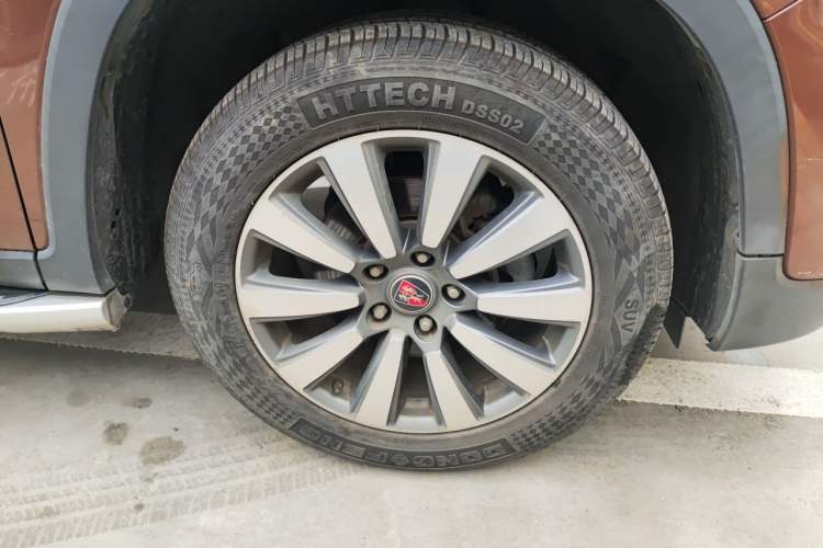 Used Roewe RX8 2018 30T Smart Connectivity Two-Wheel Drive Flagship Edition Right Front Wheel Hub