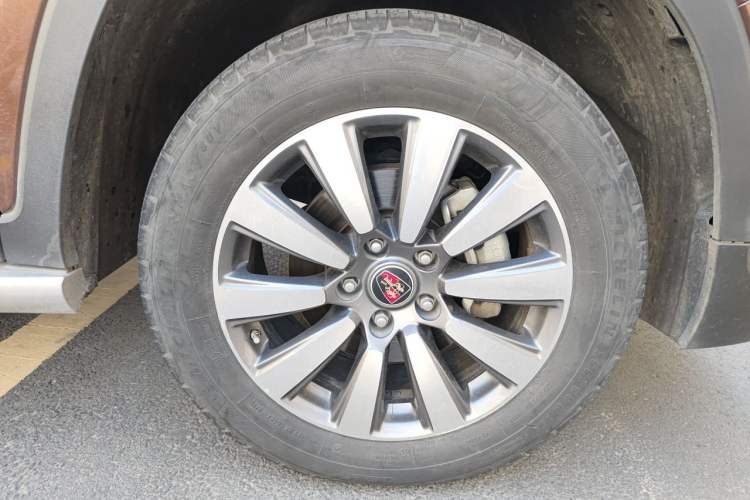Used Roewe RX8 2018 30T Smart Connectivity Four-Wheel Drive Flagship Edition Right Front Wheel Hub