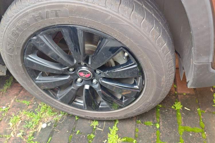 Used Roewe RX8 2018 30T Smart Connectivity Two-Wheel Drive Flagship Edition Right Front Wheel Hub