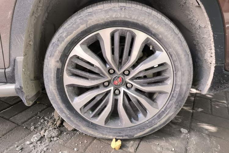 Used Roewe RX8 2018 30T Smart Connectivity All-Wheel Drive Supreme Edition Right Front Wheel Hub