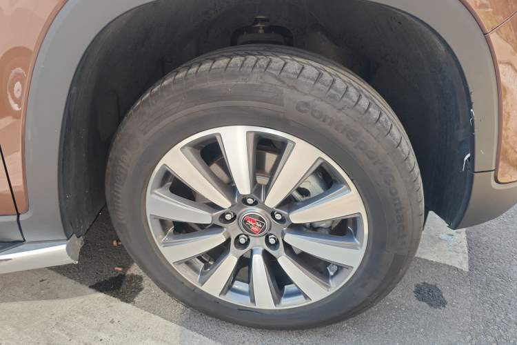 Used Roewe RX8 2018 30T Smart Connectivity Two-Wheel Drive Flagship Edition Right Front Wheel Hub
