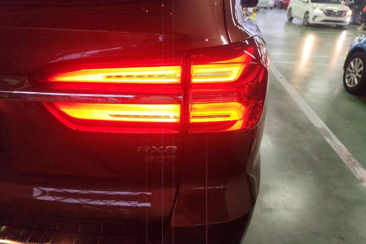 Used Roewe RX8 2018 30T Smart Connectivity Two-Wheel Drive Flagship Edition Right Rear Taillight