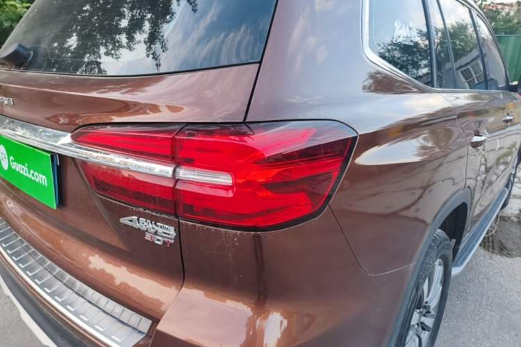 Used Roewe RX8 2018 30T Smart Connectivity Two-Wheel Drive Supreme Edition Right Rear Taillight