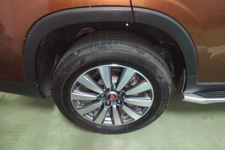 Used Roewe RX8 2018 30T Smart Connectivity Two-Wheel Drive Flagship Edition Right Rear Wheel Hub