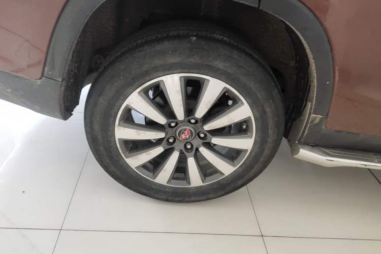 Used Roewe RX8 2018 30T Smart Connectivity Four-Wheel Drive Flagship Edition Right Rear Wheel Hub
