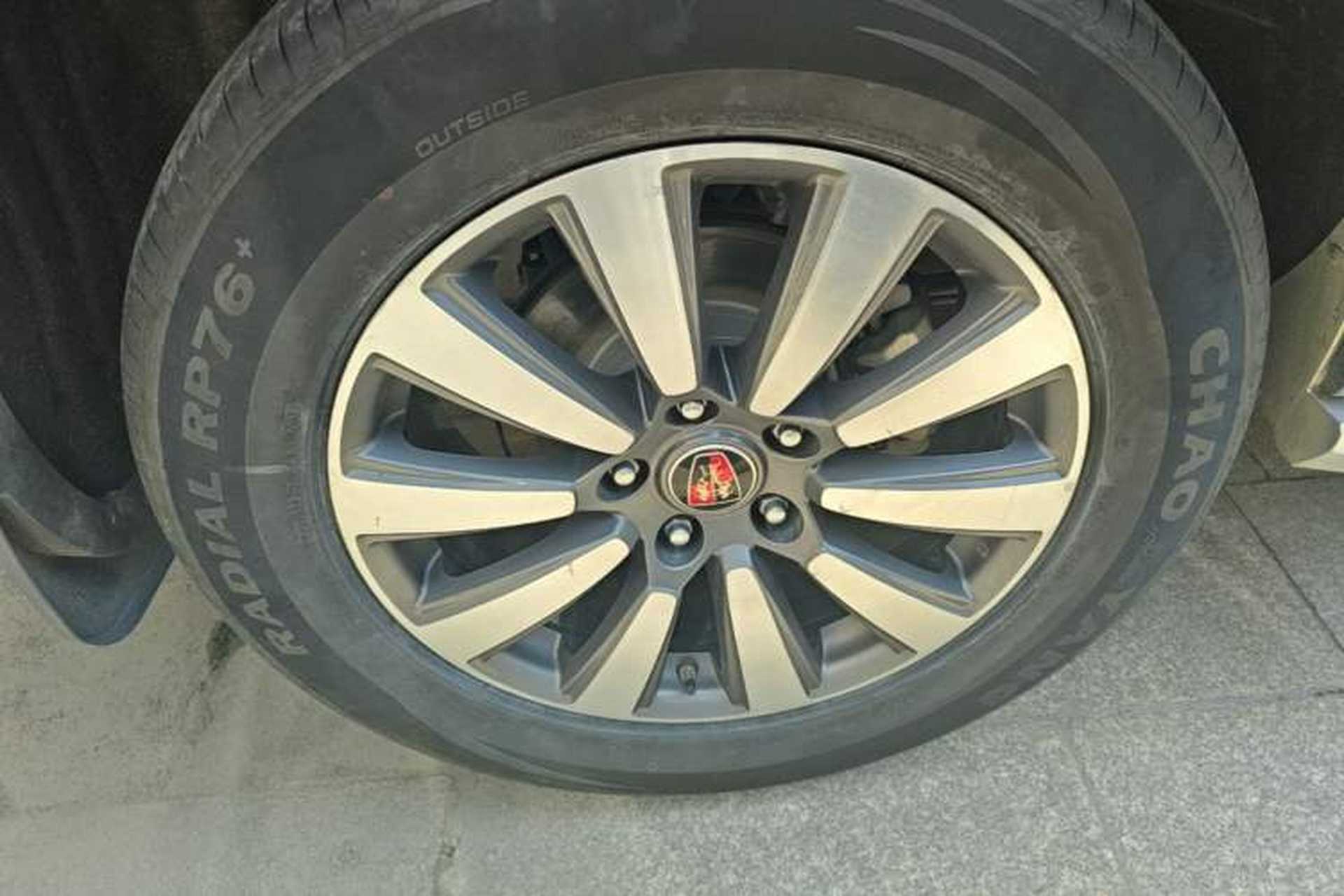 Used Roewe RX8 2018 30T Smart Connectivity Two-Wheel Drive Flagship Edition Right Rear Wheel Hub