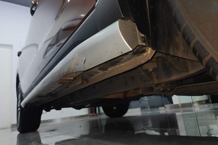 Used Roewe RX8 2018 30T Smart Connectivity All-Wheel Drive Supreme Edition Right Side Sill