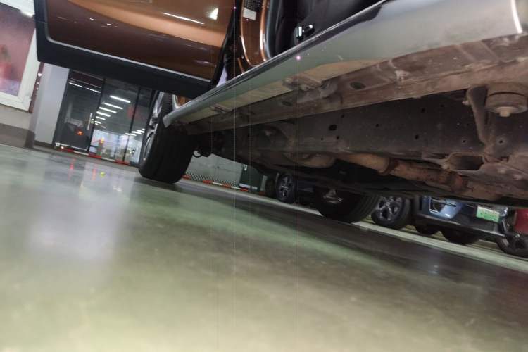 Used Roewe RX8 2018 30T Smart Connectivity Two-Wheel Drive Flagship Edition Right Side Sill