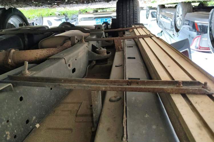 Used Roewe RX8 2018 30T Two-Wheel Drive Flagship Edition Right Side Sill