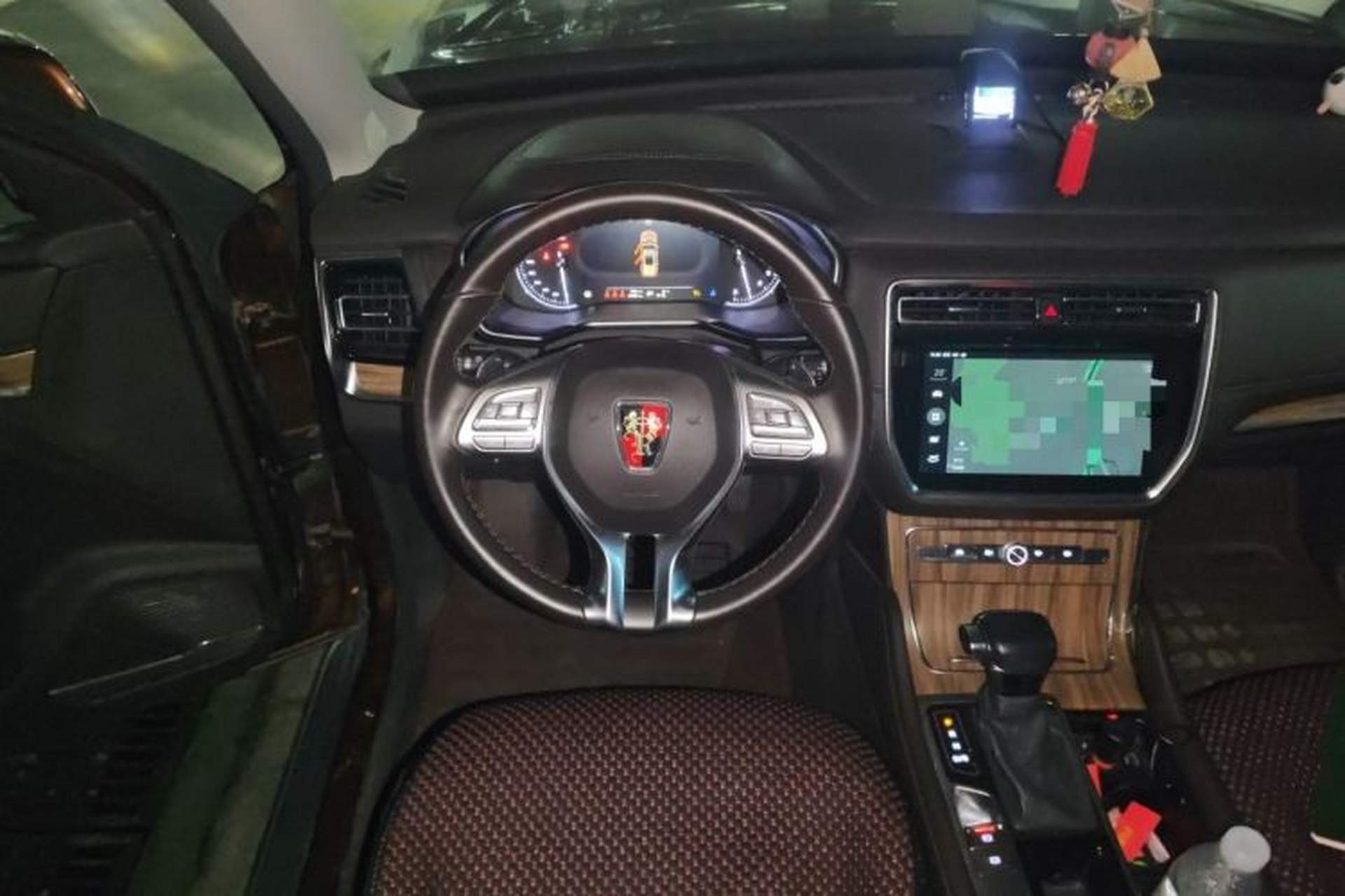 Used Roewe RX8 2018 30T Smart Connectivity Two-Wheel Drive Flagship Edition Steering Wheel