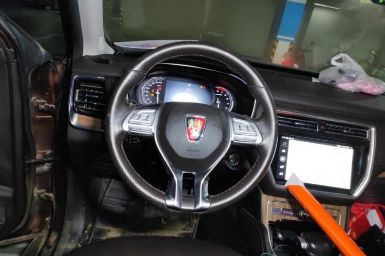 Used Roewe RX8 2018 30T Smart Connectivity All-Wheel Drive Supreme Edition Steering Wheel