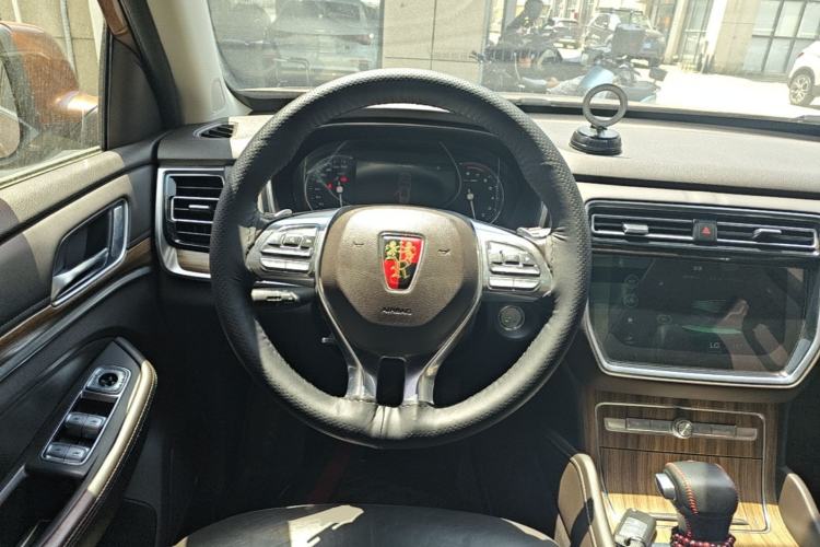 Used Roewe RX8 2018 30T Smart Connectivity Two-Wheel Drive Flagship Edition Steering Wheel