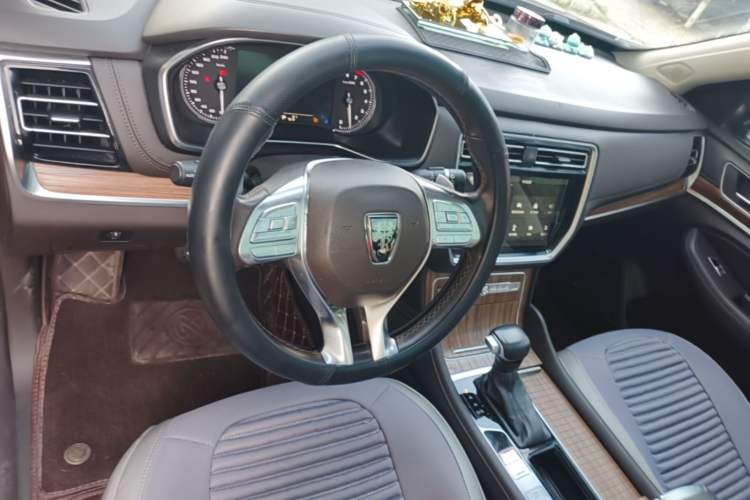 Used Roewe RX8 2018 30T Smart Connectivity Two-Wheel Drive Supreme Edition Steering Wheel