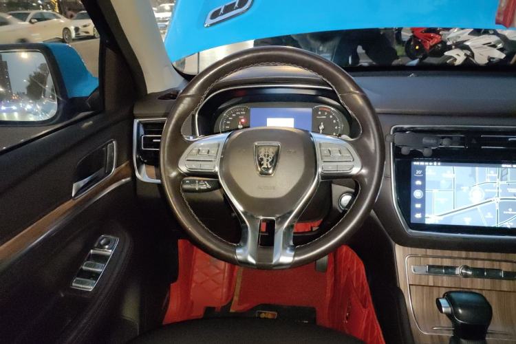 Used Roewe RX8 2018 30T Smart Connectivity Two-Wheel Drive Flagship Edition Steering Wheel