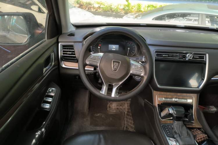 Used Roewe RX8 2018 30T Smart Connectivity All-Wheel Drive Supreme Edition Steering Wheel