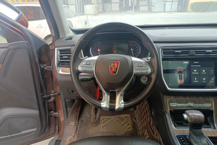 Used Roewe RX8 2018 30T Smart Connectivity Two-Wheel Drive Flagship Edition Steering Wheel