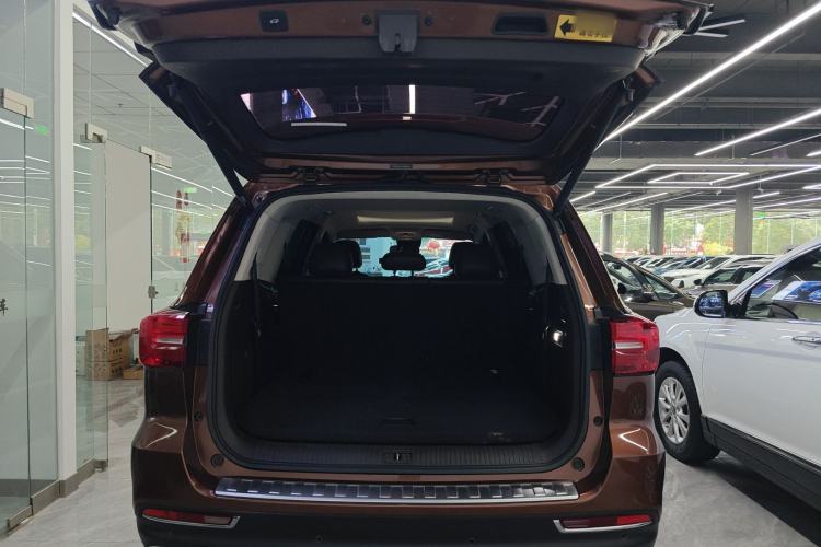 Used Roewe RX8 2018 30T Smart Connectivity All-Wheel Drive Supreme Edition Trunk