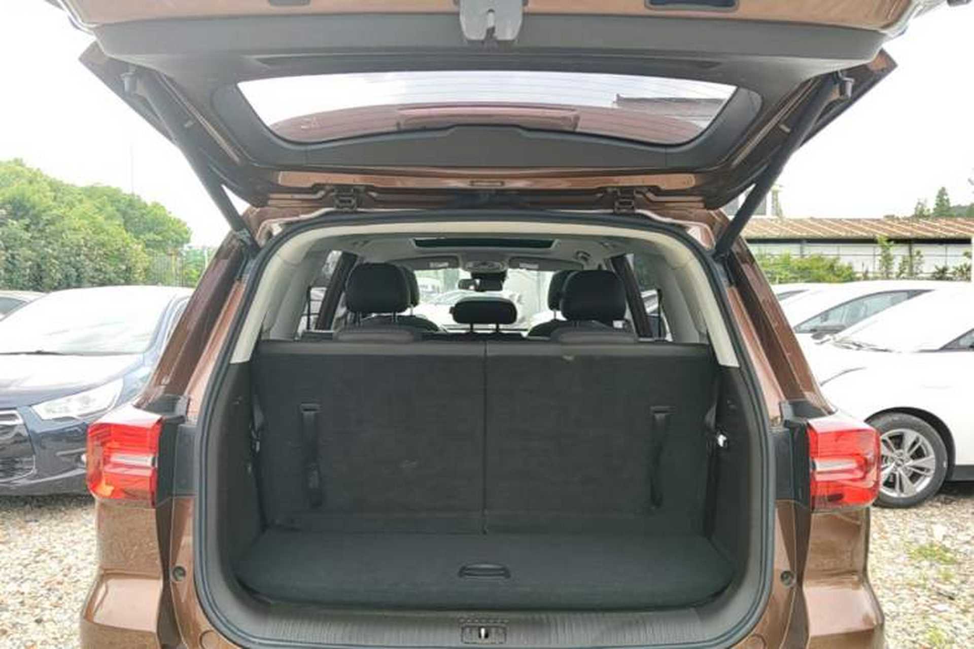 Used Roewe RX8 2018 30T Smart Connectivity All-Wheel Drive Supreme Edition Trunk