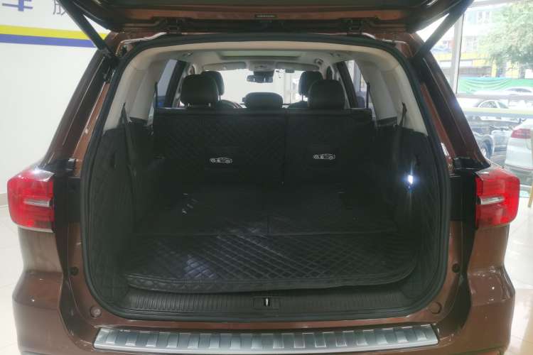 Used Roewe RX8 2018 30T Smart Connectivity All-Wheel Drive Supreme Edition Trunk