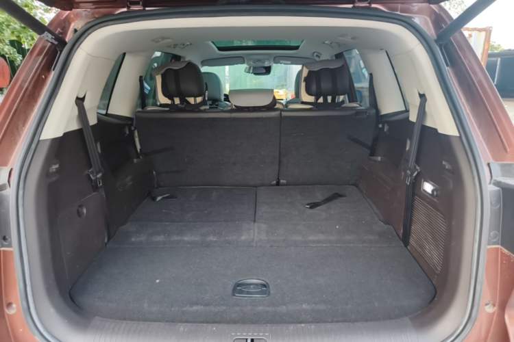 Used Roewe RX8 2018 30T Smart Connectivity Two-Wheel Drive Supreme Edition Trunk