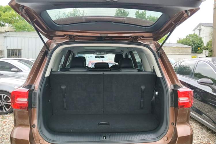 Used Roewe RX8 2018 30T Two-Wheel Drive Flagship Edition Trunk