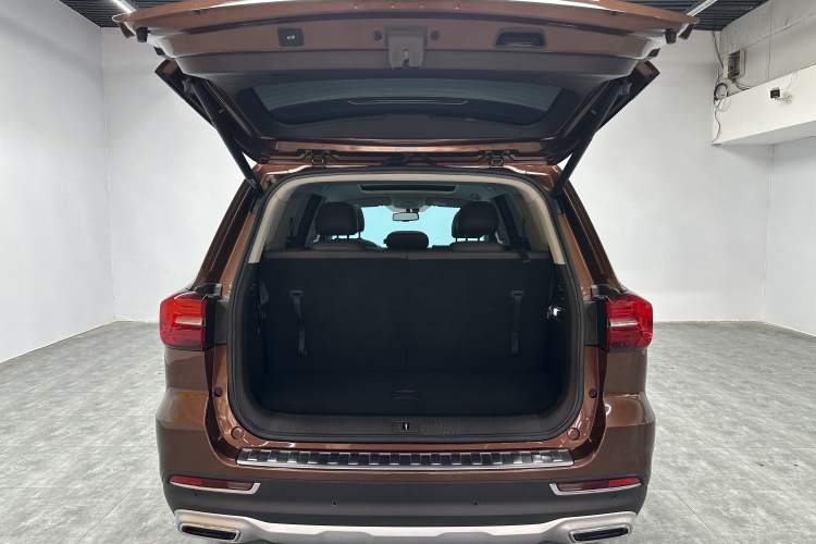 Used Roewe RX8 2018 30T Smart Connectivity Two-Wheel Drive Flagship Edition Trunk