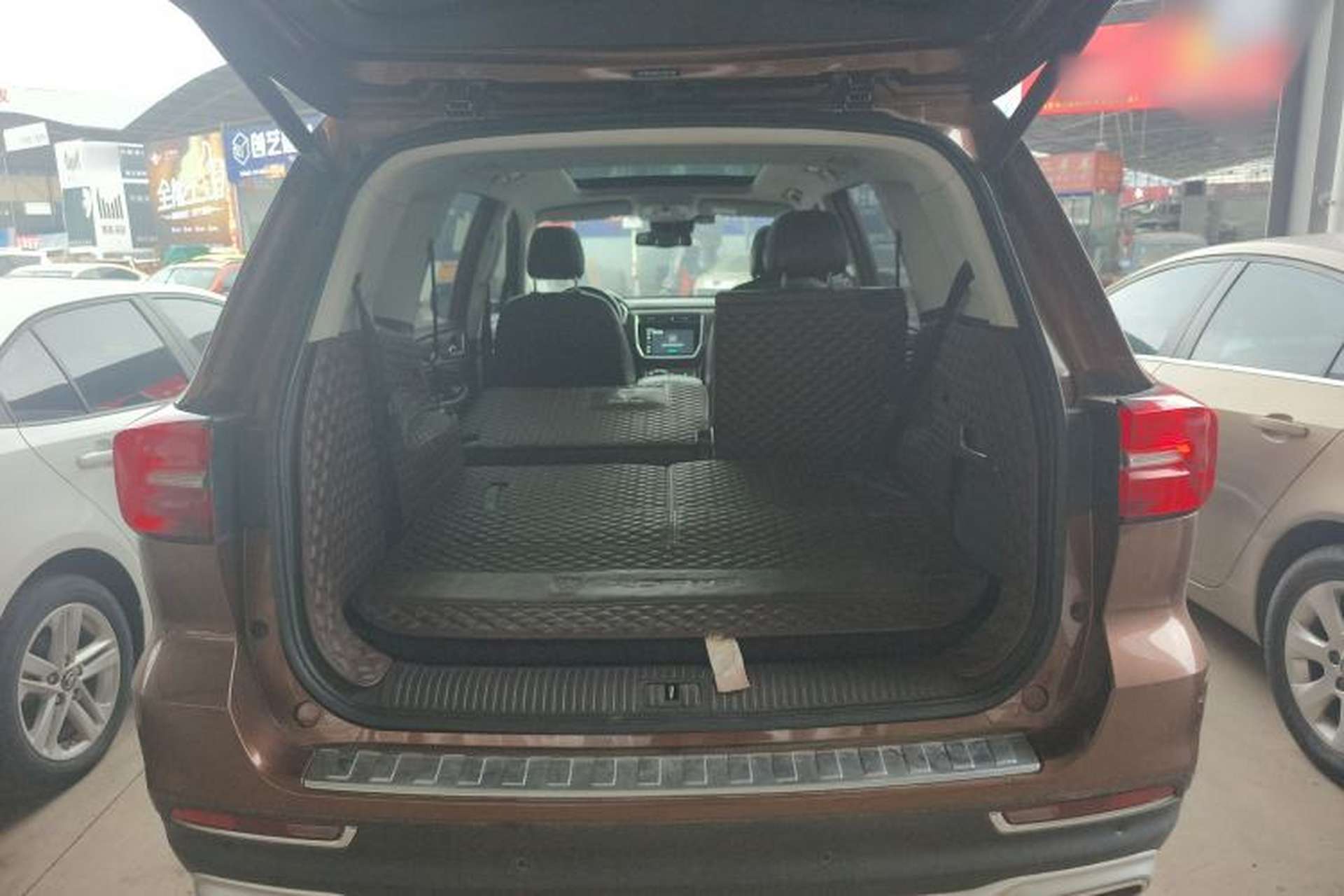Used Roewe RX8 2018 30T Smart Connectivity Two-Wheel Drive Supreme Edition Trunk