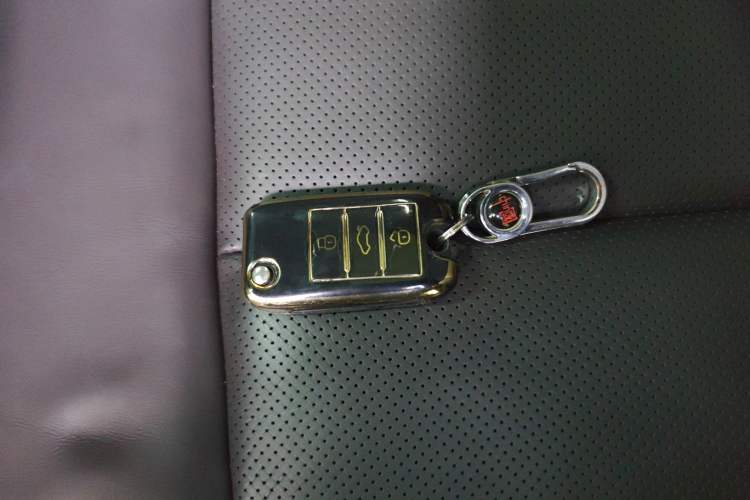Used Roewe RX8 2018 30T Smart Connectivity All-Wheel Drive Supreme Edition Vehicle Key