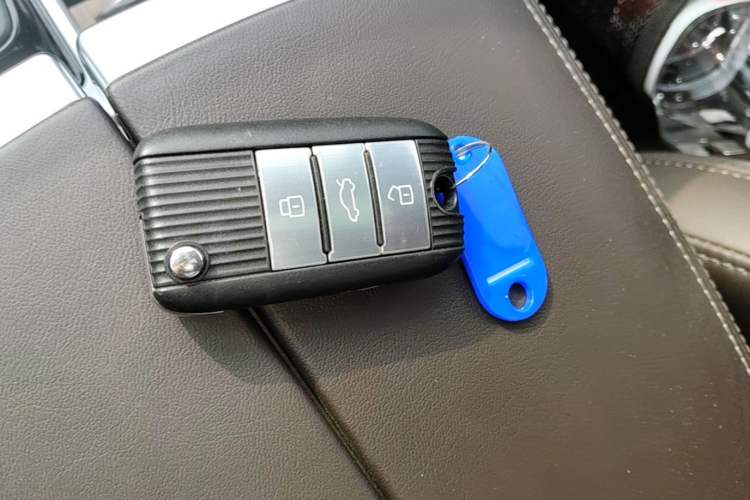 Used Roewe RX8 2018 30T Smart Connectivity All-Wheel Drive Supreme Edition Vehicle Key